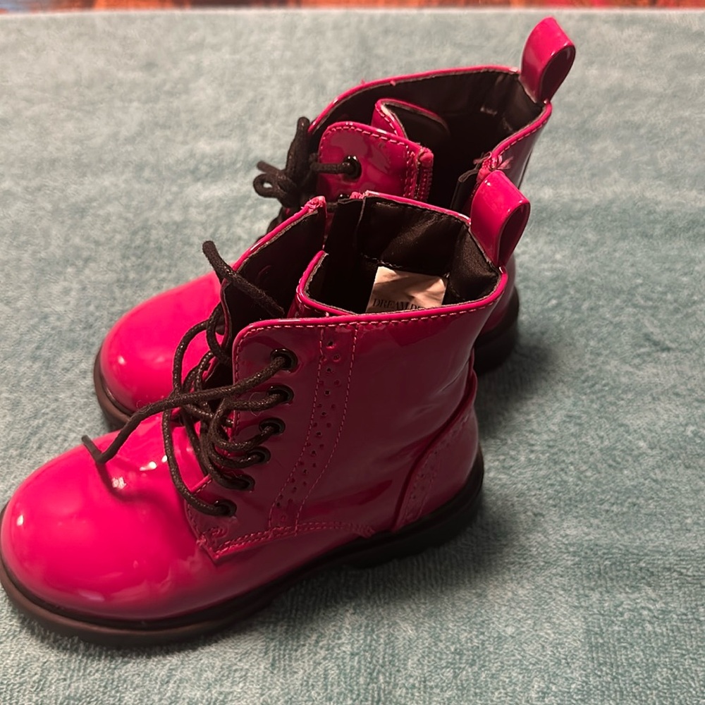 Dream pairs toddler size 9 pink combat boots. Excellent like new condition!!